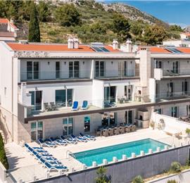 7 Bedroom Villa with Pool & Sea Views in Seget Vranjica near Trogir, sleeps 14
